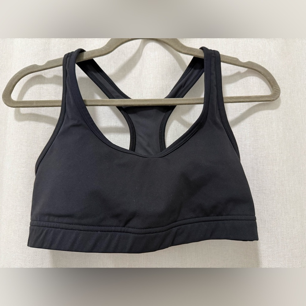 Aritzia TNA Action black racerback sports bra size M